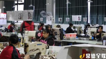 17歲就打工的常德人,從修鞋工干起,自學(xué)英語,如今是溫州鞋廠老板